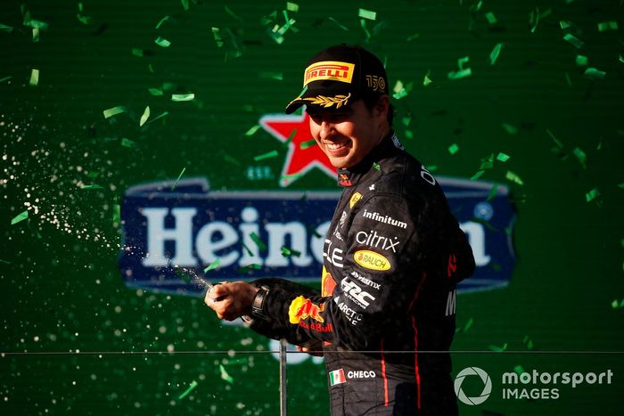 Podio: segundo lugar Sergio Pérez, Red Bull Racing