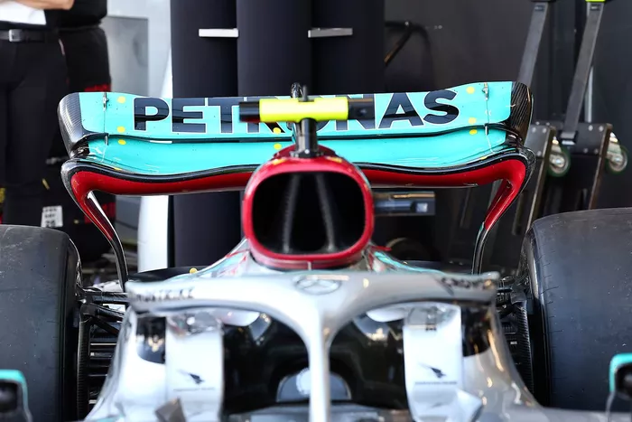 Ala trasera del Mercedes W13