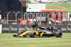 Jolyon Palmer, Renault Sport F1 Team RS17 stops on track on the parade lap