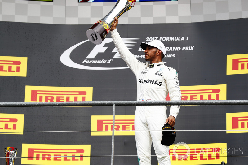 Podium: Race winner Lewis Hamilton, Mercedes AMG F1, with his trophy