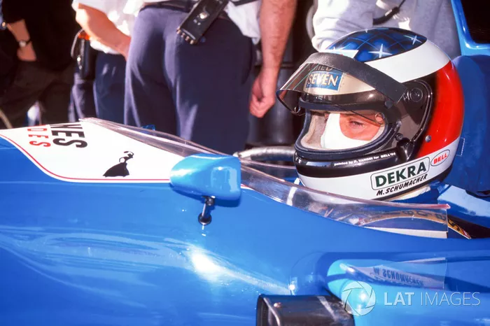Michael Schumacher prueba el Ligier JS39B Renault para evaluar el motor Renault V10 (1994)