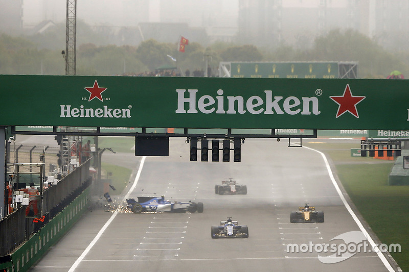 Unfall: Antonio Giovinazzi, Sauber C36