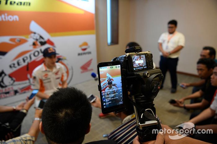 Marc Marquez, Repsol Honda Team, con los medios