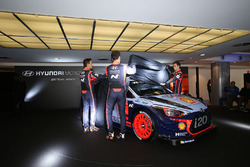 Hayden Paddon, Daniel Sordo, Thierry Neuville, Hyundai Motorsport revelan el Hyundai i20 Coupe WRC 2017