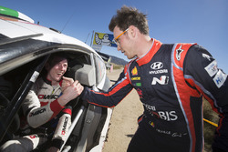 Le vainqueur Thierry Neuville, Hyundai Motorsport, le deuxième Elfyn Evans, M-Sport
