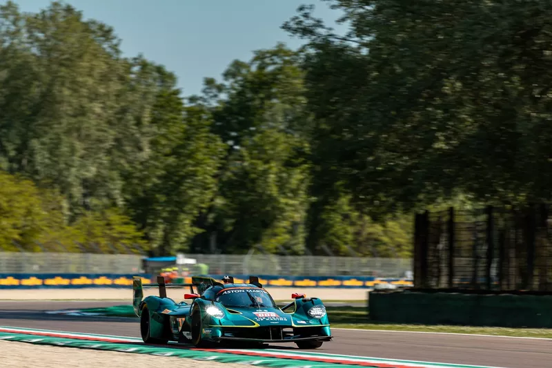 #009 Aston Martin Thor Team Aston Martin Valkyrie : Alex Riberas, Marco Sorensen