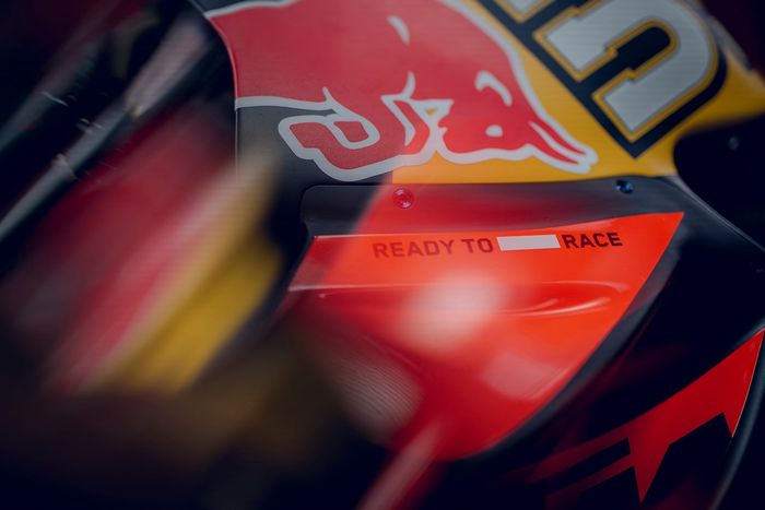 Livery Tim Balap Pabrik Red Bull KTM