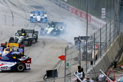 James Hinchcliffe, Schmidt Peterson Motorsports Honda, Max Chilton, Chip Ganassi Racing Chevrolet, crash