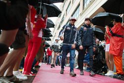 Carlos Sainz Jr., Scuderia Toro Rosso with Max Verstappen, Red Bull Racing on the drivers parade