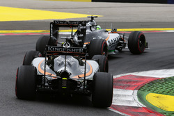 Nico Hulkenberg, Sahara Force India F1 VJM09precede il compagno di squadra Sergio Perez, Sahara Forc