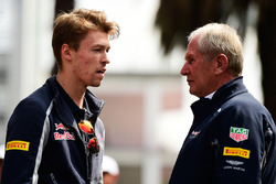 Daniil Kvyat, Scuderia Toro Rosso avec le Dr Helmut Consultant