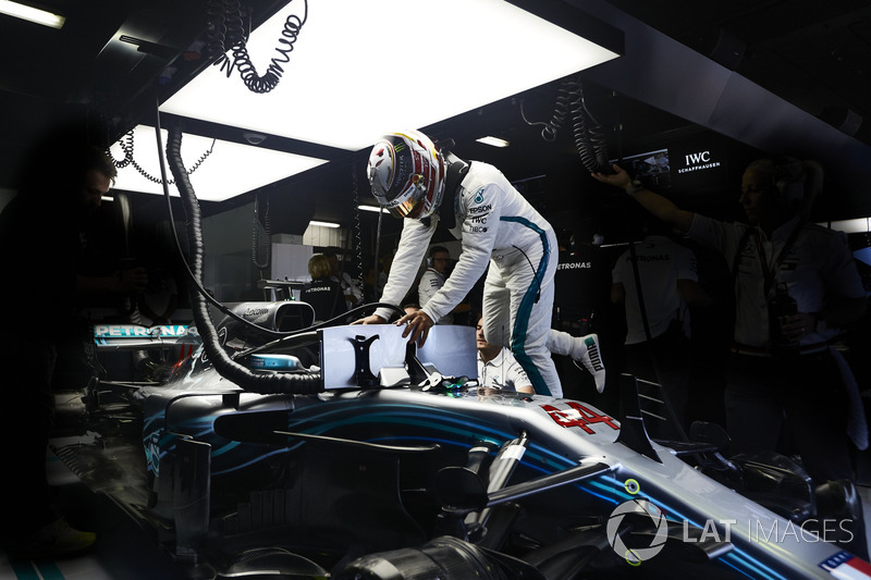 Lewis Hamilton, Mercedes AMG F1, climbs into his car