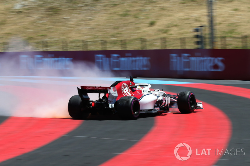 Marcus Ericsson, Sauber C37 va a sbattere nelle FP1 e prende fuoco
