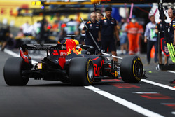 Daniel Ricciardo, Red Bull Racing RB14, revient au stand