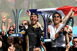 Jean-Eric Vergne, Techeetah, fête sa victoire avec son équipe sur le podium