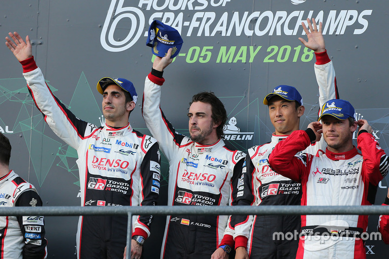 Podio: ganadores #8 Toyota Gazoo Racing Toyota TS050: Sébastien Buemi, Kazuki Nakajima, Fernando Alonso