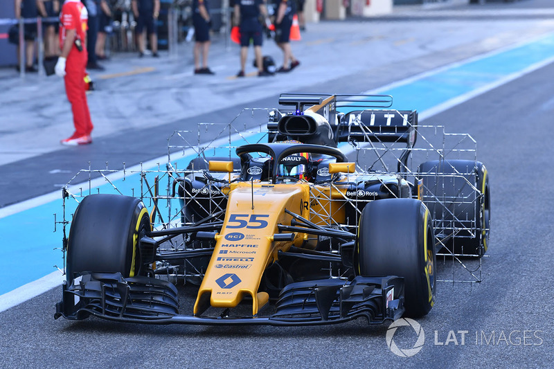 Carlos Sainz Jr., Renault Sport F1 Team RS17 with aero sensors