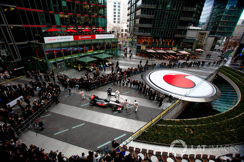 6: UN MCLAREN ENSAMBLADO EN PÚBLICO