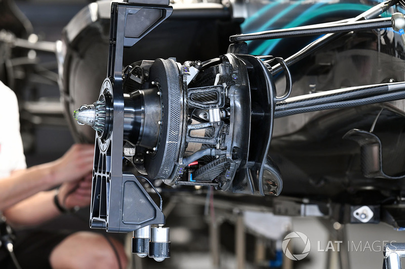 Передні гальма Mercedes-AMG F1 W09 EQ Power