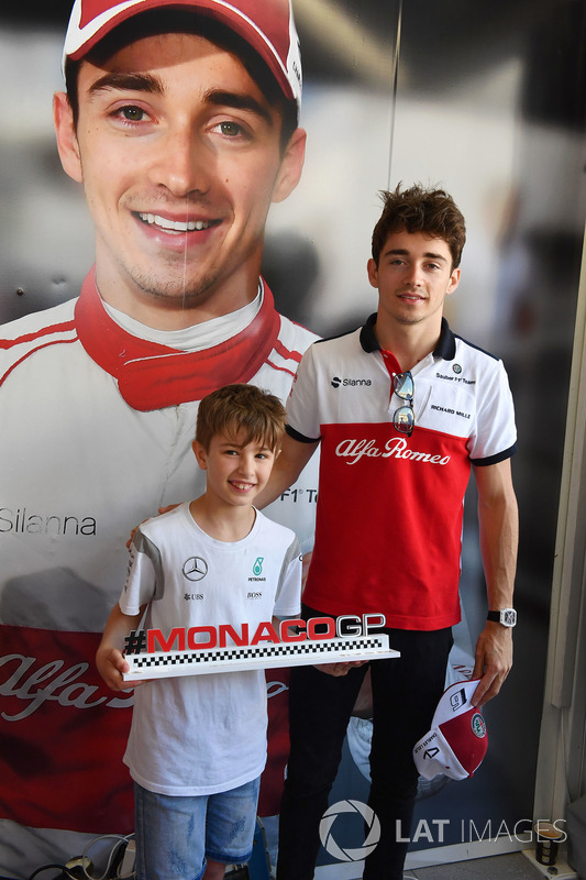 Charles Leclerc, Sauber and young fan at the Monaco GP Challenge