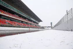 De grid in de sneeuw