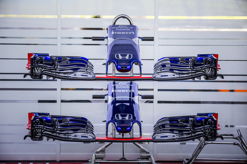Des nez et ailerons avant de Scuderia Toro Rosso STR13