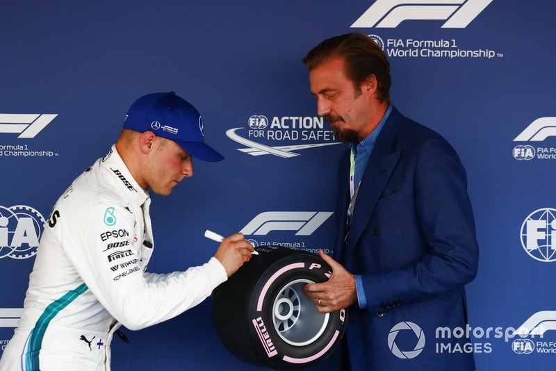Ganador de la pole Valtteri Bottas, Mercedes AMG F1