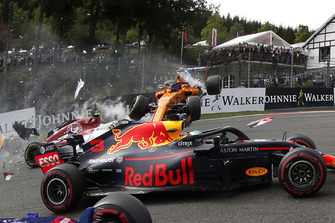 Fernando Alonso, McLaren MCL33 lors de l'accident du départ