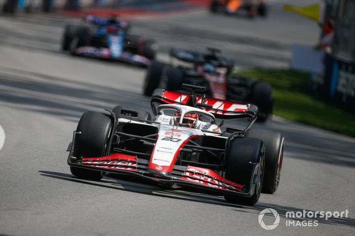 Kevin Magnussen, Haas VF-23, Valtteri Bottas, Alfa Romeo C43