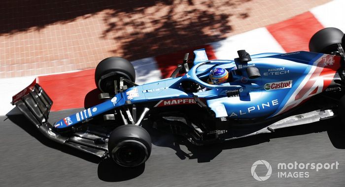 Fernando Alonso, Alpine A521, con el alerón roto