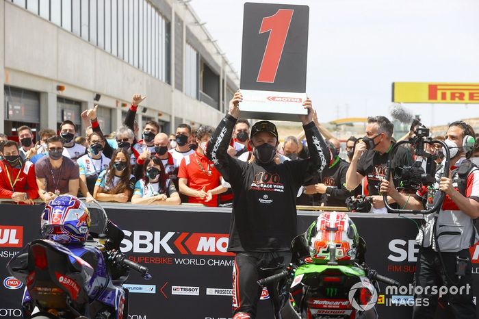 Jonathan Rea, Kawasaki Racing Team WorldSBK celebra haber ganado 100 carreras del WorldSBK