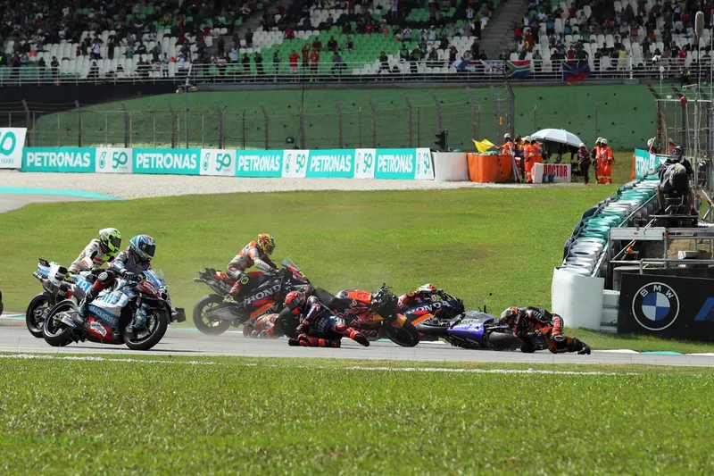 Brad Binder, Red Bull KTM Factory Racing, Jack Miller, Red Bull KTM Factory Racing, Fabio Quartararo, Yamaha Factory Racing Crash