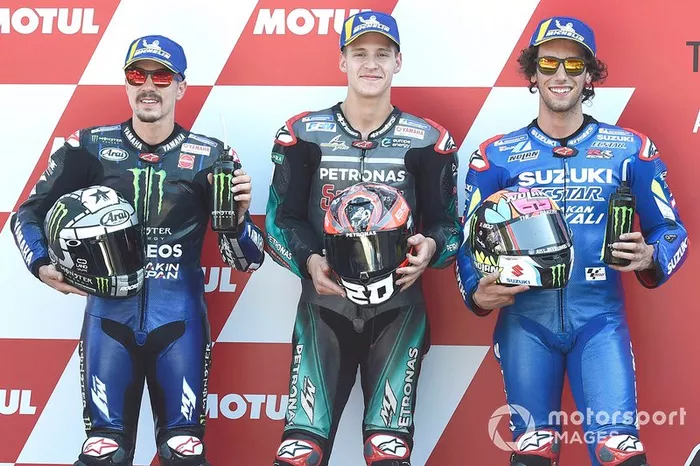 Ganador de la pole Fabio Quartararo, Petronas Yamaha SRT, segundo lugar Maverick Viñales, Yamaha Factory Racing, tercer lugar Alex Rins, Equipo Suzuki MotoGP