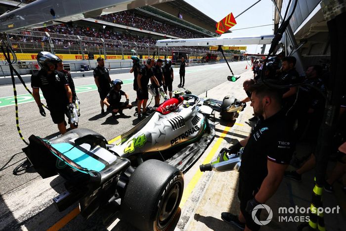 Lewis Hamilton, Mercedes W13 