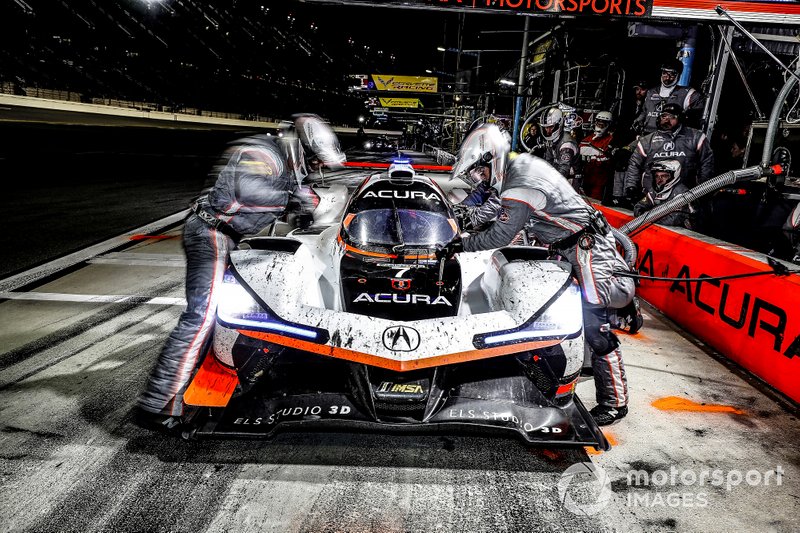 #7 Acura Team Penske Acura DPi, DPi: Helio Castroneves, Ricky Taylor, Alexander Rossi, pit stop