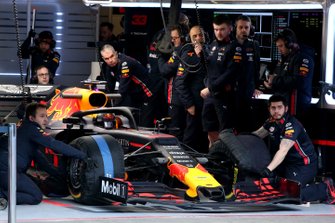 Max Verstappen, Red Bull Racing RB15 in the garage