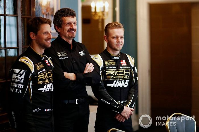 Romain Grosjean, Haas F1 Team, Guenther Steiner, Team Principal, Haas F1 y Kevin Magnussen, Haas F1 Team