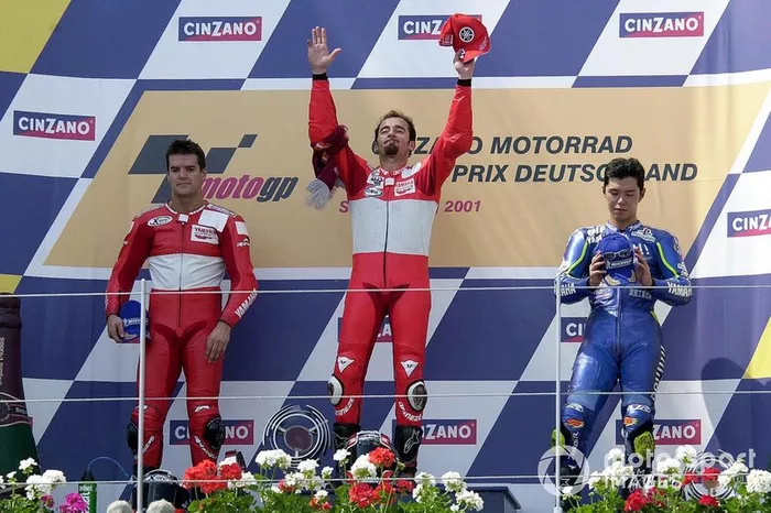 2001: 1. Max Biaggi, 2. Carlos Checa, 3. Shinya Nakano