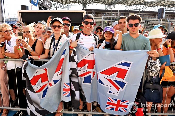 Lewis Hamilton, Mercedes-AMG, fans