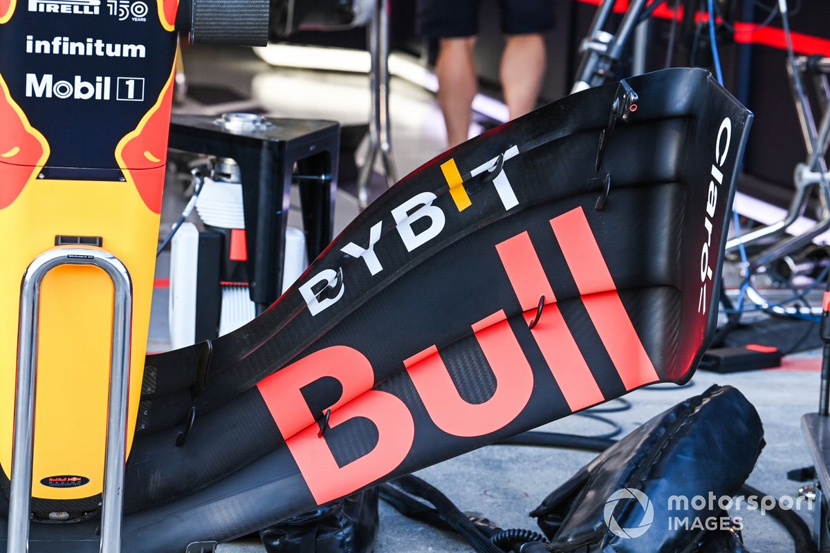 Red Bull RB18 ön kanadı