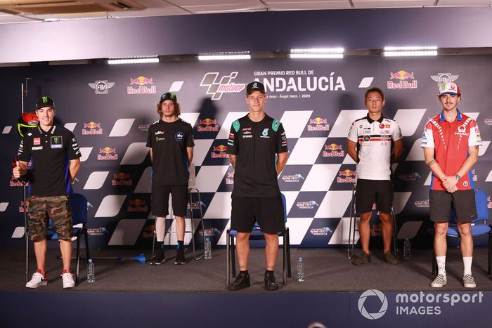 El poleman Fabio Quartararo, Petronas Yamaha SRT, segundo Maverick Vinales, Yamaha Factory Racing, tercero Francesco Bagnaia, Pramac Racing, Marco Bezzecchi, Sky Racing Team VR46, Tatsuki Suzuki, SIC58 Squadra Corse  