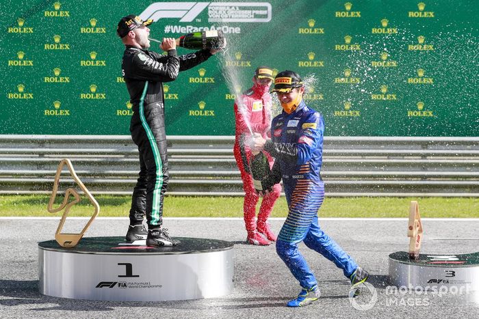 Podio: ganador de la carrera Valtteri Bottas, Mercedes-AMG Petronas F1, el segundo lugar Charles Leclerc, Ferrari, el tercer lugar Lando Norris, McLaren celebran