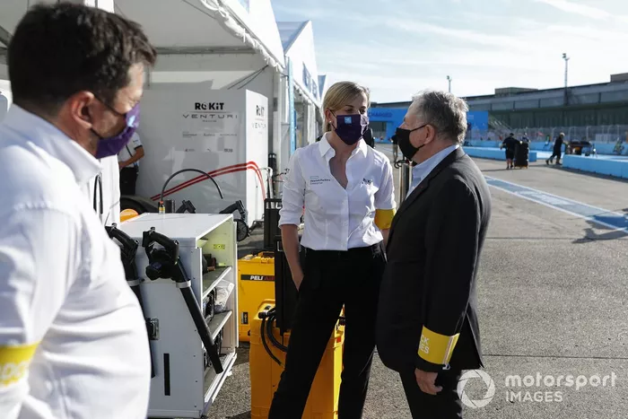 Susie Wolff, Jefa de equipo, Venturi habla con Jean Todt, Presidente de la FIA