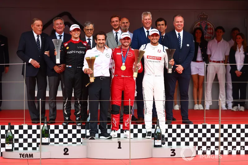 Oliver Rowland, Nissan Formula E Team, vainqueur de la course, deuxième place, Nyck de Vries, Mahindra Racing, troisième place, Jake Dennis, Andretti Formula E.