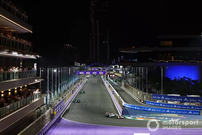 Nico Hulkenberg, Sauber, Lance Stroll, Aston Martin Racing, Oliver Bearman, Haas F1 Team