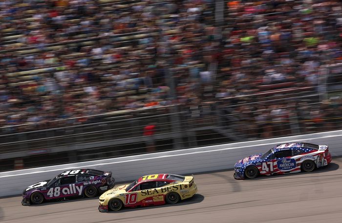 Alex Bowman, Hendrick Motorsports Chevrolet, Ty Dillon, Kaulig Racing Chevrolet, Ricky Stenhouse Jr., Hyak Motorsports Chevrolet