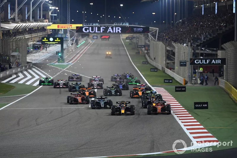 Max Verstappen, la Red Bull Racing RB20 si allontana dal campo