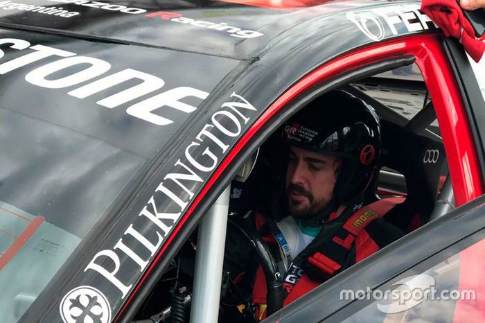 Fernando Alonso al volante del Toyota Corolla de Súper TC2000