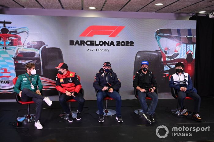 Sebastian Vettel, Aston Martin, Charles Leclerc, Ferrari, Max Verstappen, Red Bull Racing, Fernando Alonso, Alpine F1 Team, Yuki Tsunoda, Scuderia AlphaTauri, en la rueda de prensa