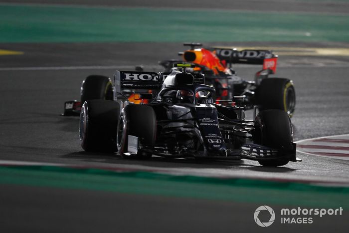 Pierre Gasly, AlphaTauri AT02, Max Verstappen, Red Bull Racing RB16B